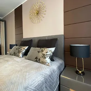 https://apt-luxus-with-balcony.topcolognehotels.com