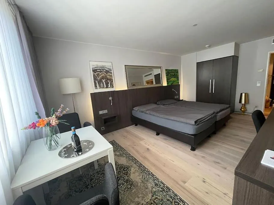 Gemuetliches 778 Apartment Naehe Medienhafen S-Bahn Und Free Parken Düsseldorf